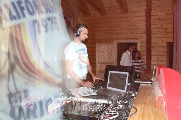 Electro Swing at Rikkyz